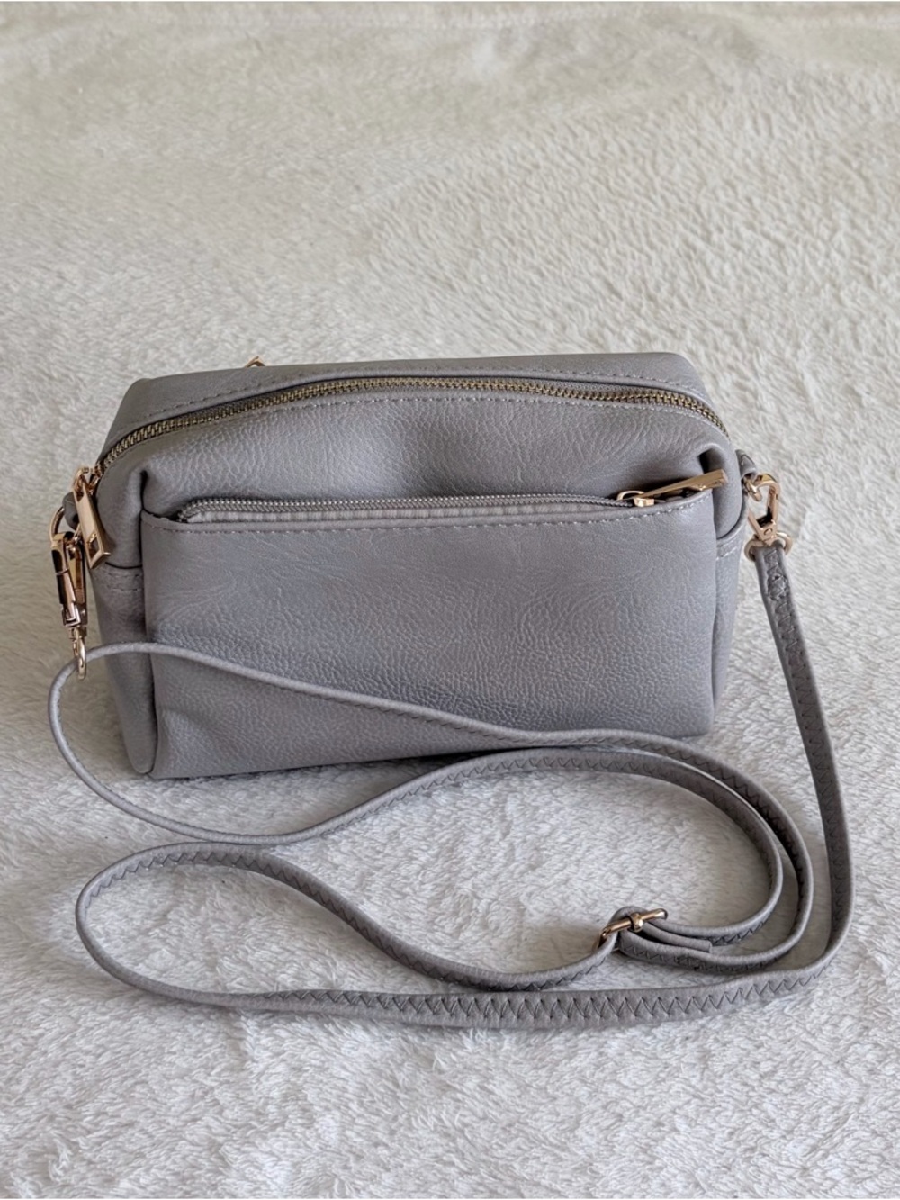 Fashionpuzzle Gray Crossbody Bag with Front Zip Pocket